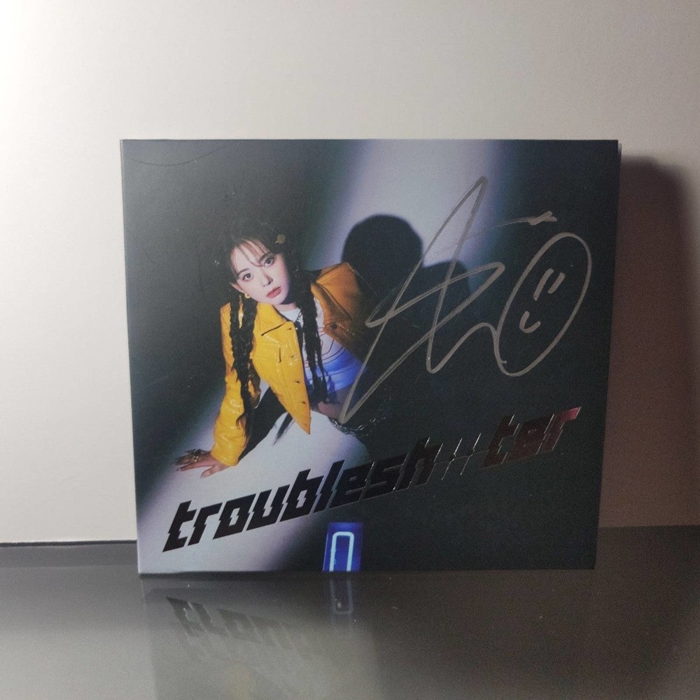 Kep1er Troubleshooter Mashiro MWAVE Signed Digipak Album